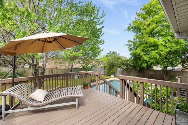 505 Bear Dr, Gulf Breeze, FL 32561