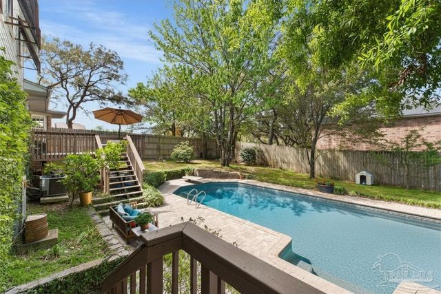 505 Bear Dr, Gulf Breeze, FL 32561