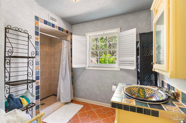 505 Bear Dr, Gulf Breeze, FL 32561