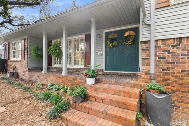 505 Bear Dr, Gulf Breeze, FL 32561