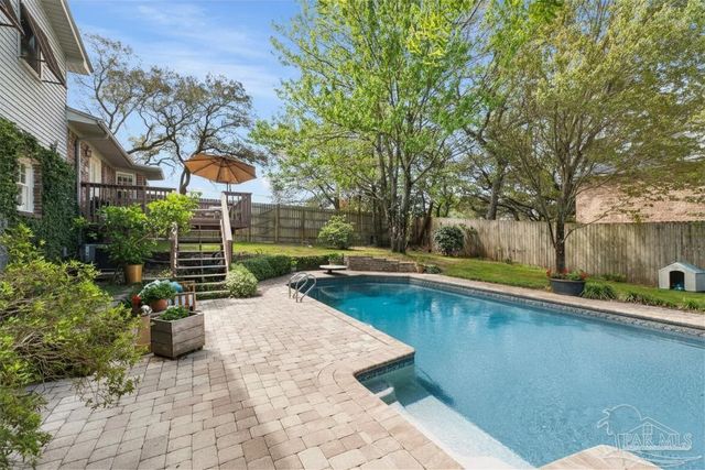 505 Bear Dr, Gulf Breeze, FL 32561