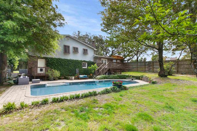 505 Bear Dr, Gulf Breeze, FL 32561