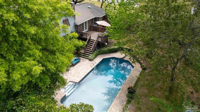 505 Bear Dr, Gulf Breeze, FL 32561