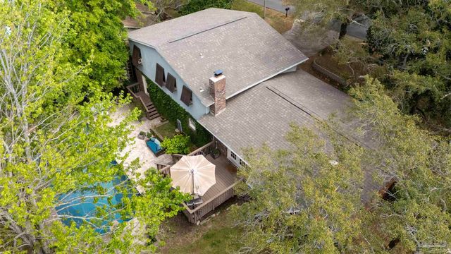 505 Bear Dr, Gulf Breeze, FL 32561