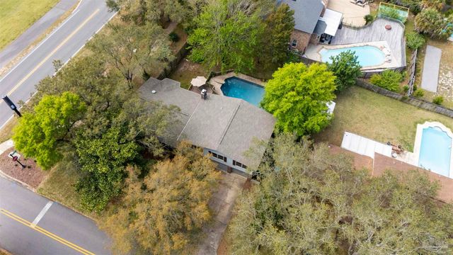 505 Bear Dr, Gulf Breeze, FL 32561