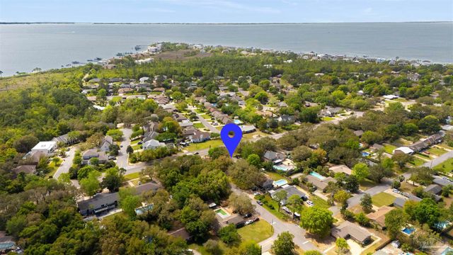 505 Bear Dr, Gulf Breeze, FL 32561