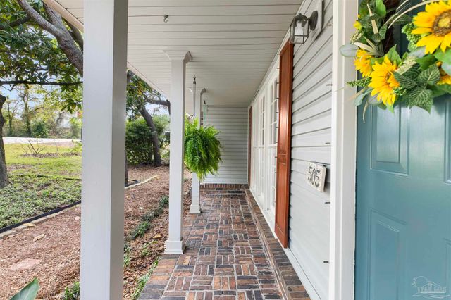505 Bear Dr, Gulf Breeze, FL 32561