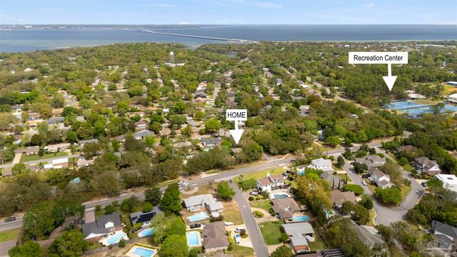 505 Bear Dr, Gulf Breeze, FL 32561