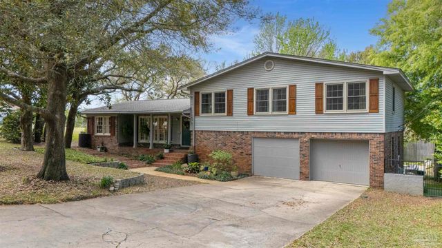 505 Bear Dr, Gulf Breeze, FL 32561
