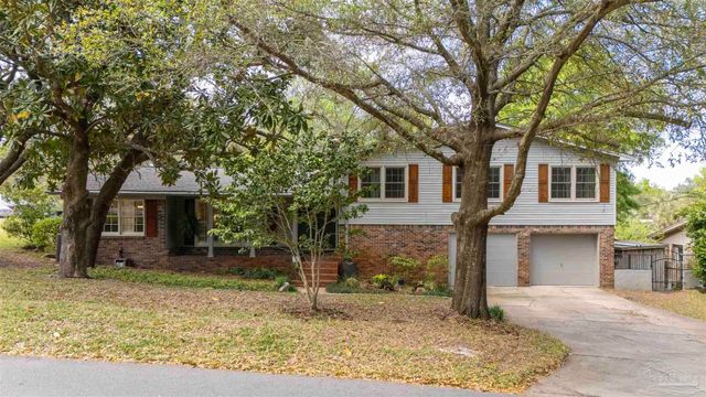 505 Bear Dr, Gulf Breeze, FL 32561