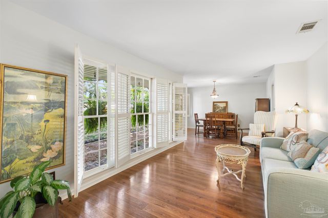 505 Bear Dr, Gulf Breeze, FL 32561