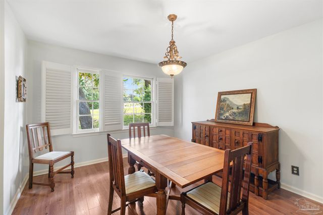505 Bear Dr, Gulf Breeze, FL 32561