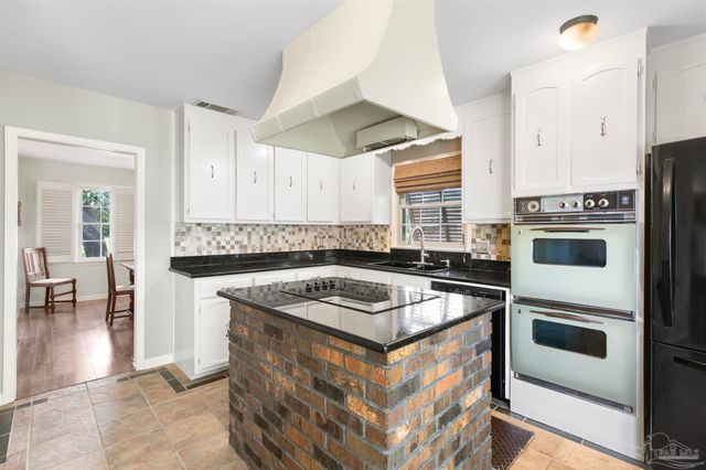 505 Bear Dr, Gulf Breeze, FL 32561