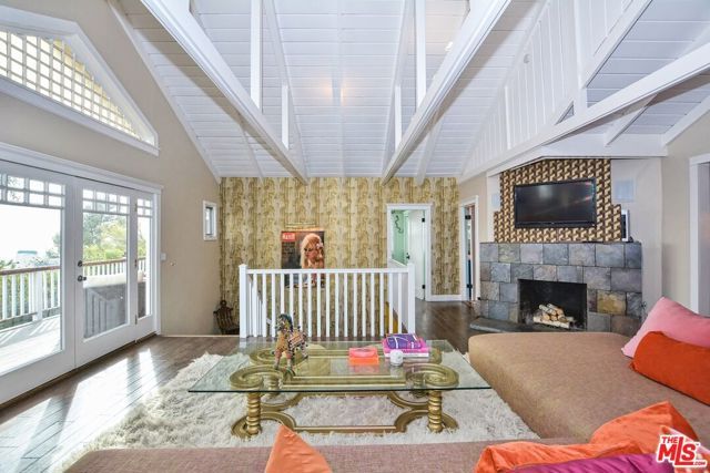 2172 Argyle Avenue, Los Angeles, CA 90068