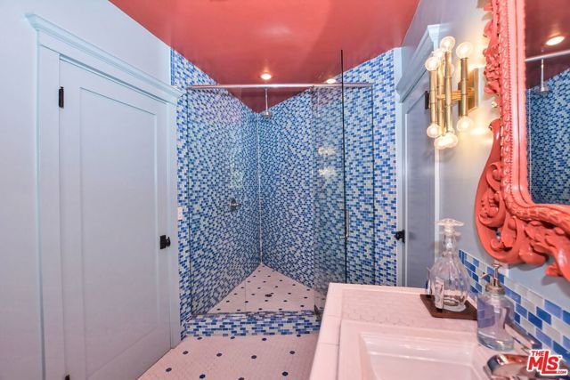 2172 Argyle Avenue, Los Angeles, CA 90068