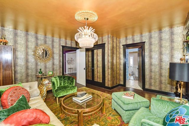 2172 Argyle Avenue, Los Angeles, CA 90068