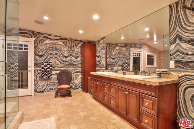 2172 Argyle Avenue, Los Angeles, CA 90068