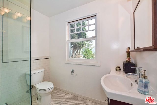 2172 Argyle Avenue, Los Angeles, CA 90068