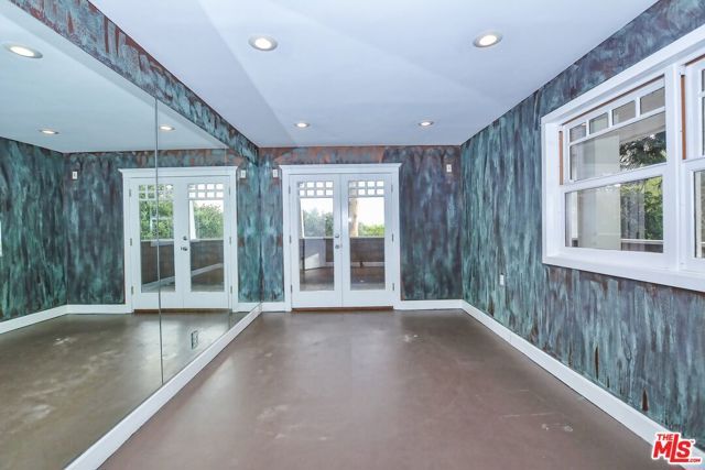 2172 Argyle Avenue, Los Angeles, CA 90068