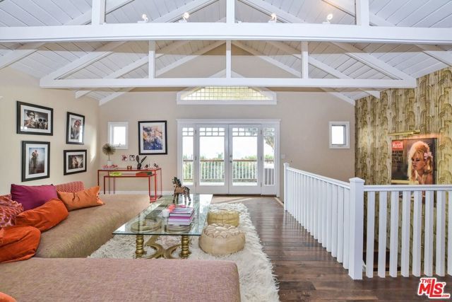 2172 Argyle Avenue, Los Angeles, CA 90068