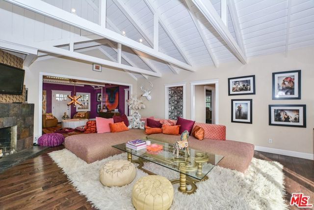 2172 Argyle Avenue, Los Angeles, CA 90068