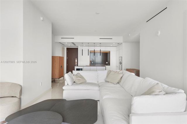 300 Biscayne Boulevard Way 3905W, Miami, FL 33131