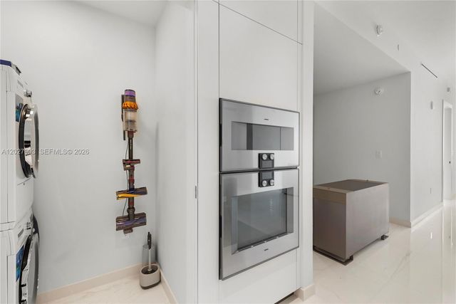300 Biscayne Boulevard Way 3905W, Miami, FL 33131