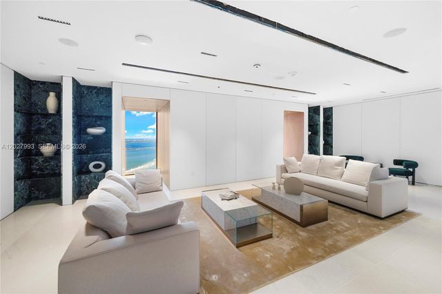 300 Biscayne Boulevard Way 3905W, Miami, FL 33131