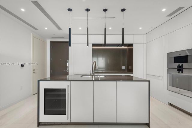 300 Biscayne Boulevard Way 3905W, Miami, FL 33131