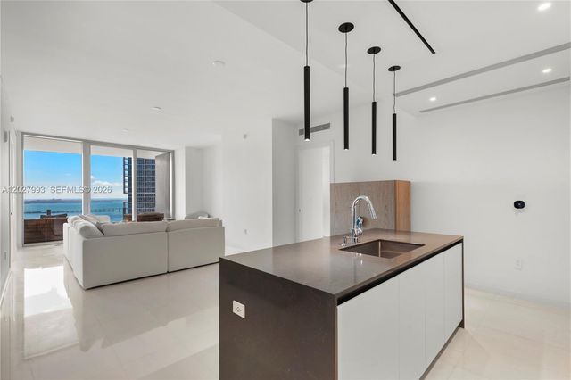 300 Biscayne Boulevard Way 3905W, Miami, FL 33131