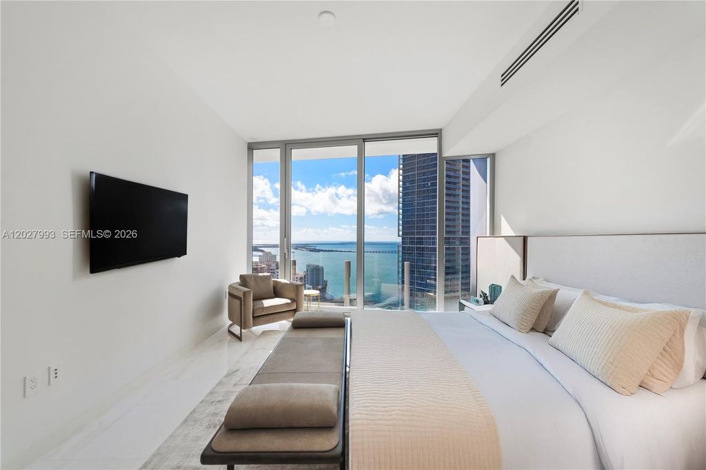 300 Biscayne Boulevard Way 3905W, Miami, FL 33131
