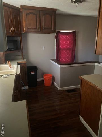 3600 Falling Springs Road, Cahokia, IL 62206