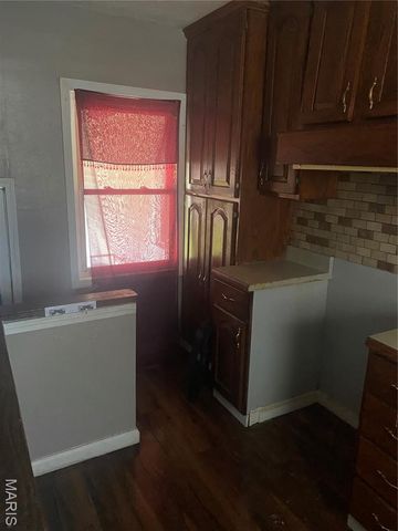 3600 Falling Springs Road, Cahokia, IL 62206