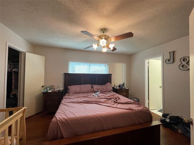 5001 Crestway Drive, La Porte, TX 77571