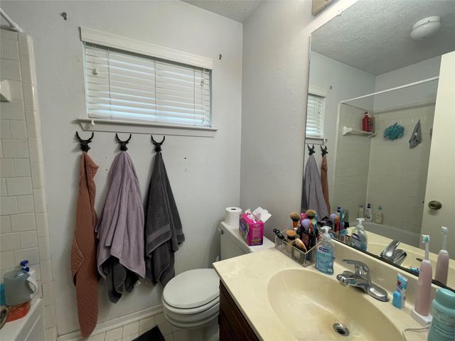 5001 Crestway Drive, La Porte, TX 77571