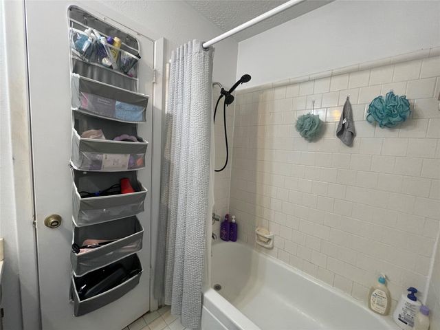 5001 Crestway Drive, La Porte, TX 77571