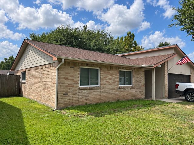 5001 Crestway Drive, La Porte, TX 77571
