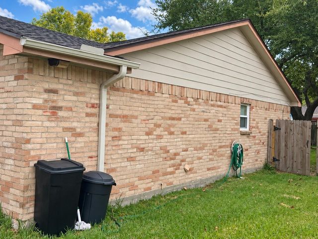5001 Crestway Drive, La Porte, TX 77571