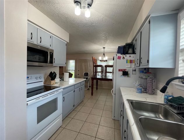 5001 Crestway Drive, La Porte, TX 77571