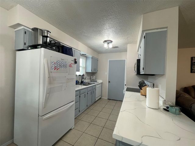 5001 Crestway Drive, La Porte, TX 77571