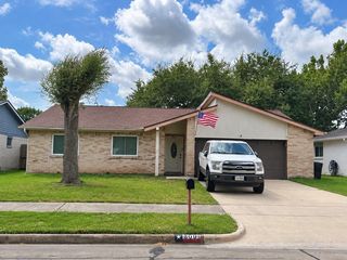 5001 Crestway Drive, La Porte, TX 77571