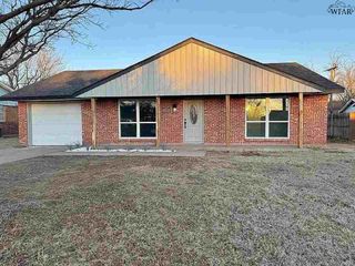 1503 DOUGLAS DRIVE, Iowa Park, TX 76367