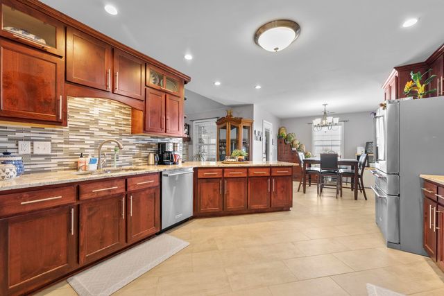 77 LAUREN CV, Atoka, TN 38004