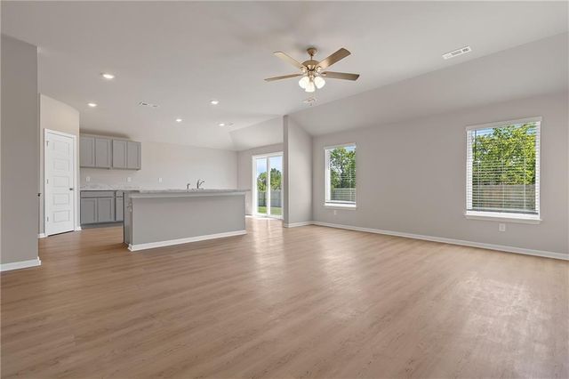 20847 Starside Street, Edgerton, KS 66021