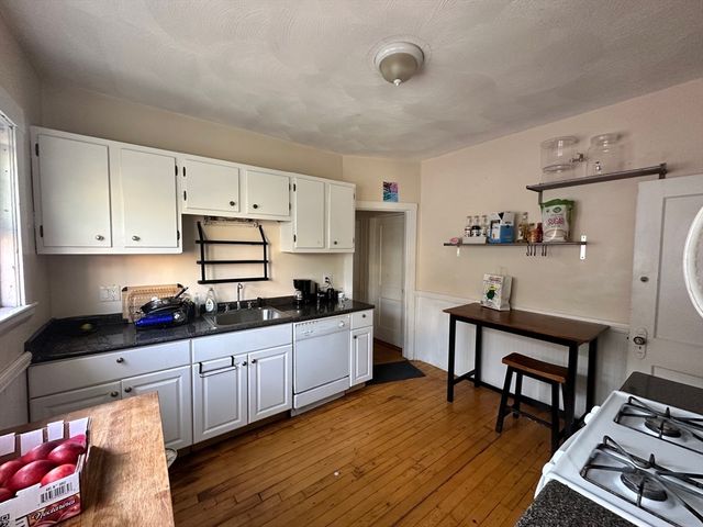 283 Alewife Brook Pkwy 2, Somerville, MA 02144