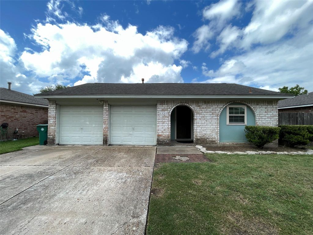 1303 Sigma Street, Pasadena, TX 77504