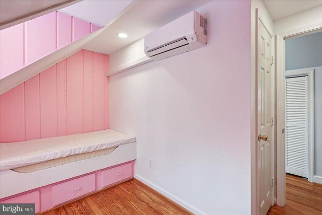 1004 DEBECK DR, Rockville, MD 20851