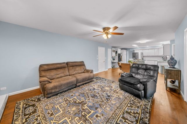 1758 N 44th Road, Leland, IL 60531