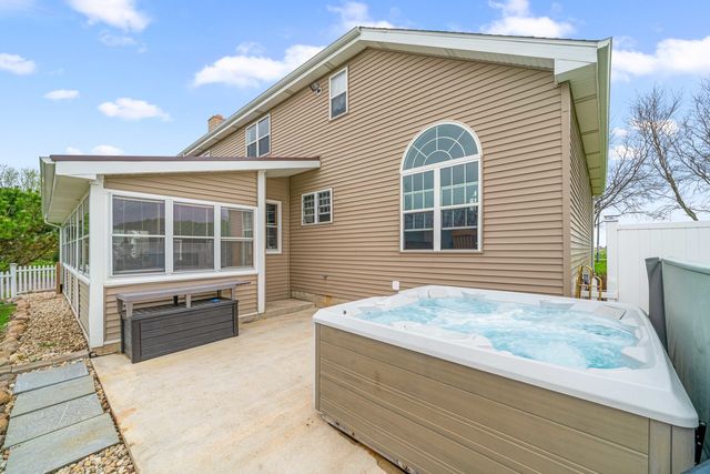 1758 N 44th Road, Leland, IL 60531
