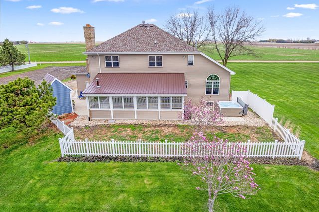 1758 N 44th Road, Leland, IL 60531
